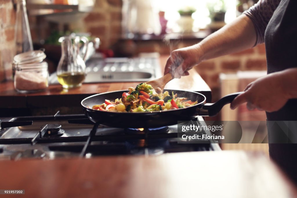 Kochen von Gemüse, Schritt 6, mischen