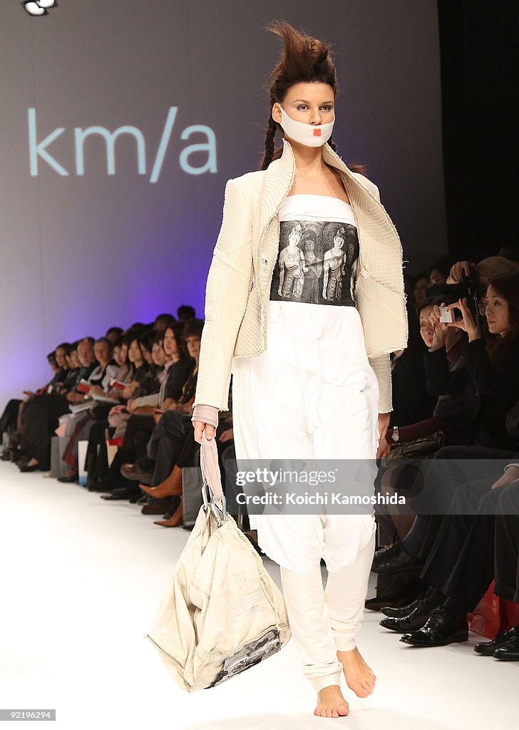 Dirndl Meets Kimono - Japan Fashion Week In Tokyo