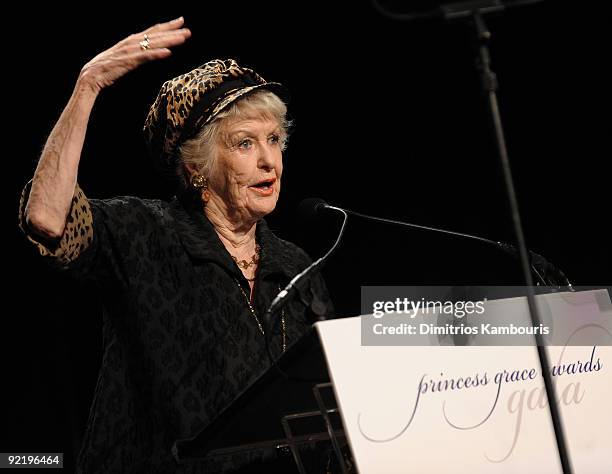 Elaine Stritch speaks at the 2009 Princess Grace Awards Gala at Cipriani 42nd Street on October 21, 2009 in New York City.