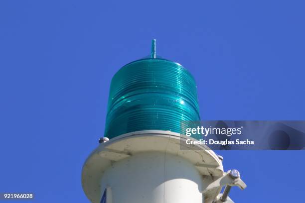 close-up of a coast guard beacon light used to navigate boats - lighthouse reef - fotografias e filmes do acervo