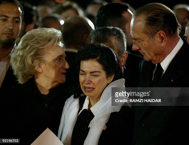 The widow of Lebanon's slain former prime minister Rafiq Hariri, Nazek , visits his grave with French President Jacques Chirac and his wife...