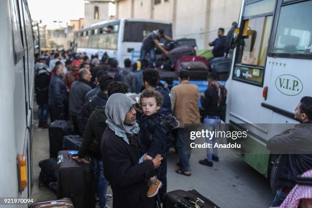 Palestinians wait to get in buses to cross into Egypt in Khan Yunis, Gaza Strip on February 21, 2018 after Egyptian authorities reopened the Rafah...