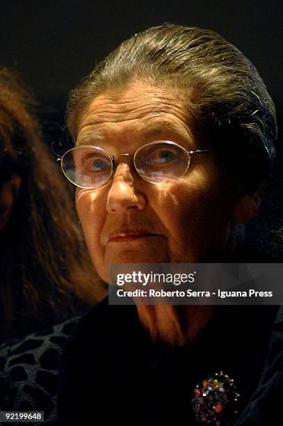 Simone Veil receives the Sigillum Magnum of the University of Bologna by the Magnifico Rettore Pier Ugo Calzolari at aula magna of Santa Lucia on...