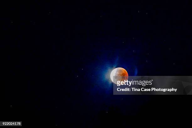 super blue blood moon january 31, 2018 - superluna de sangre azul fotografías e imágenes de stock