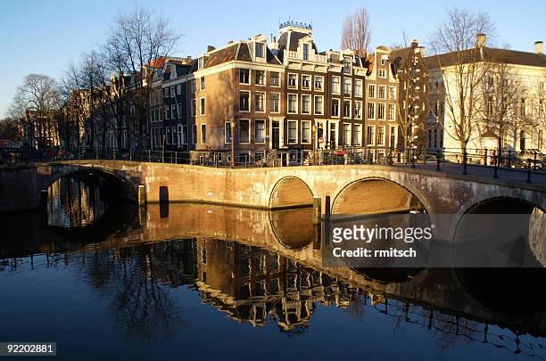amsterdam canal houses - amsterdam sunrise stockfoto's en -beelden
