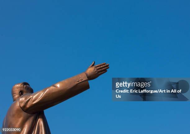 Kim Il-sung giant statue in Mansudae Grand monument, Pyongan Province, Pyongyang, North Korea on September 8, 2008 in Pyongyang, North Korea.
