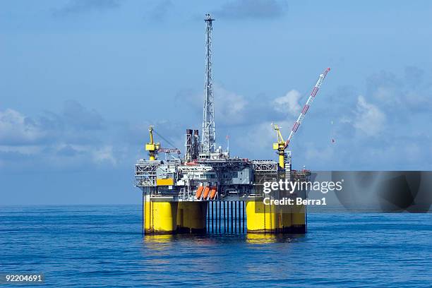 offshore oilrig - north sea stock pictures, royalty-free photos & images