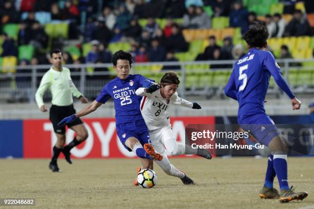 Shoma Doi of Kashima Antlers and Choi Sung-geun of Suwon Samsung Bluewings compete for the ball during the AFC Champions League Group H match between...