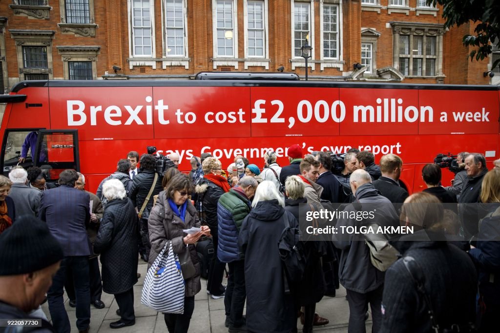 BRITAIN-EU-BREXIT-BUS