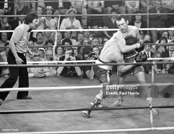 Mustafa Hamsho 160¼ lbs beat Alan Minter 160½ lbs by a split decision in round 10 of 10 June 6, 1981 in Las Vegas, Nevada