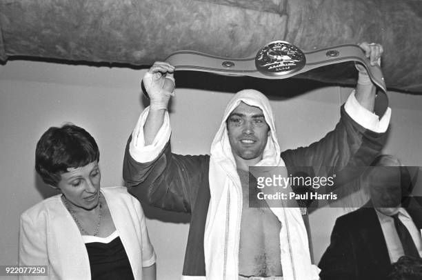 Alan Minter thinks he has won but Mustafa Hamsho 160¼ lbs beat Alan Minter 160½ lbs by a split decision in round 10 of 10 June 6, 1981 in Las Vegas,...