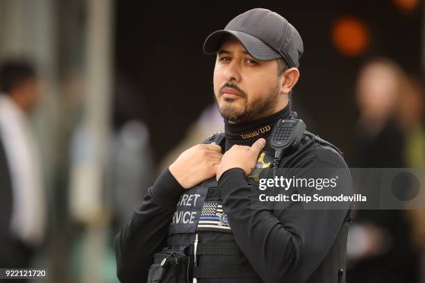Secret Service Operator Us Secret Service Uniform Division Photos and Premium High Res Pictures ...