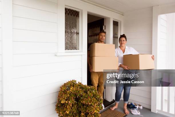 couple moving packing boxes out of their home - photohui17 bildbanksfoton och bilder