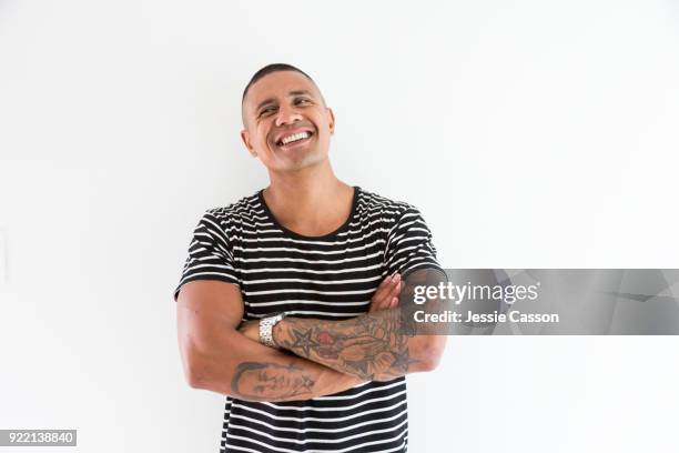 a smiling portrait of a pacific island man against a white background - photohui17 stock-fotos und bilder