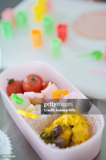 delicious food in lunch box - packed lunch - fotografias e filmes do acervo