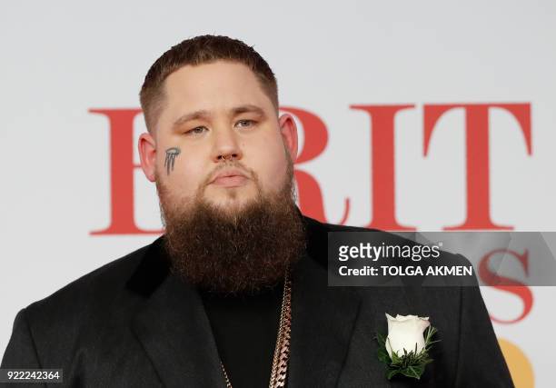 British singer-songwriter Rag'n'Bone Man poses on the red carpet on arrival for the BRIT Awards 2018 in London on February 21, 2018. / AFP PHOTO /...