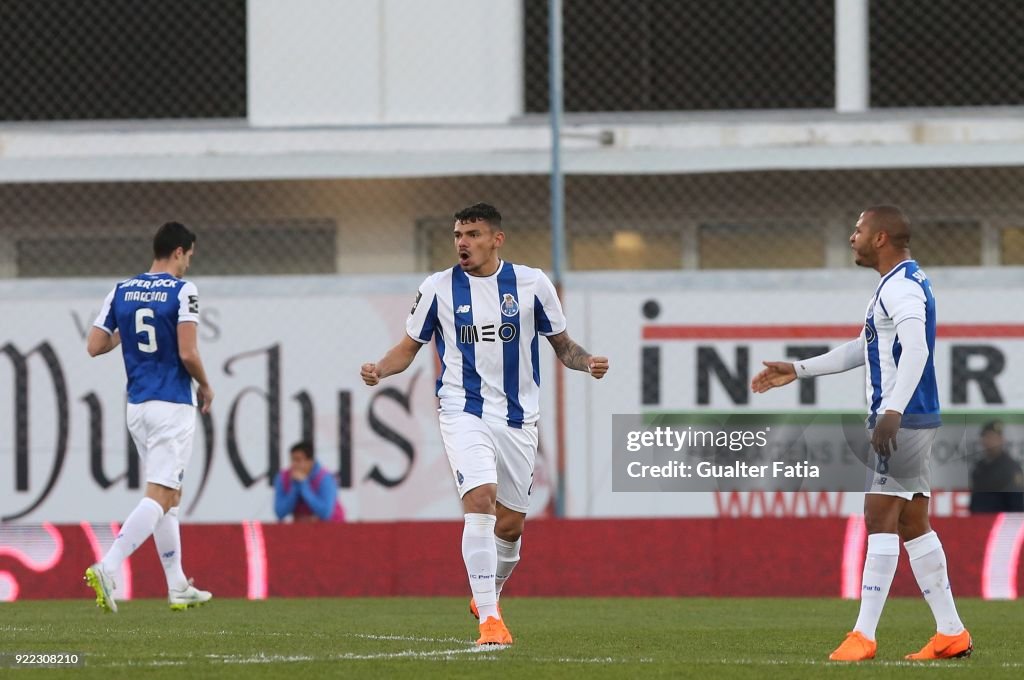 GD Estoril Praia v FC Porto - Primeira Liga