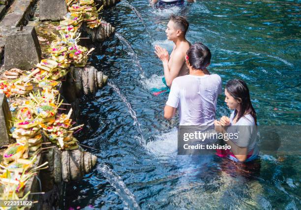 balinese hindu temple tirta empul, bali, indonesia - tirta empul temple stock pictures, royalty-free photos & images