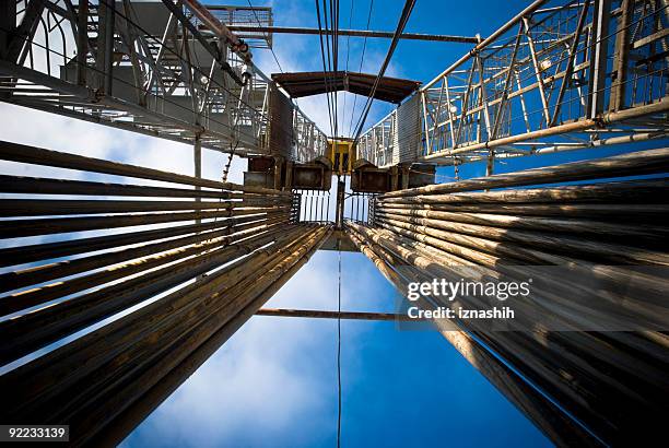 fully loaded drilling rig - oil rig stock pictures, royalty-free photos & images