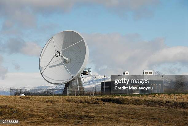 satellite kommunikation - funkwelle stock-fotos und bilder