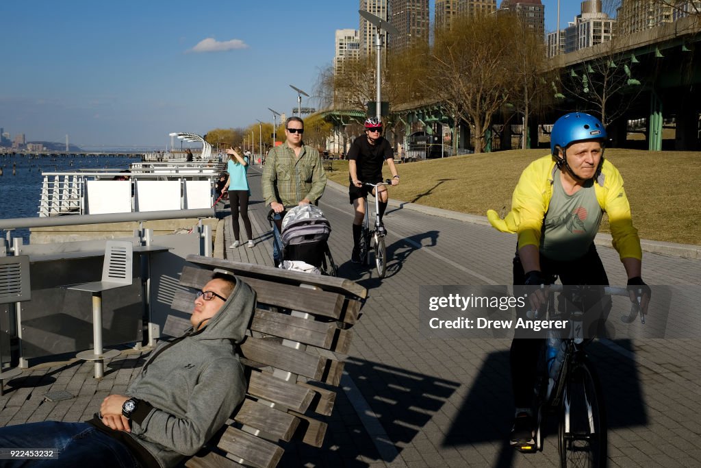 Unseasonable Warm Spell Brings Springlike Weather To New York In February