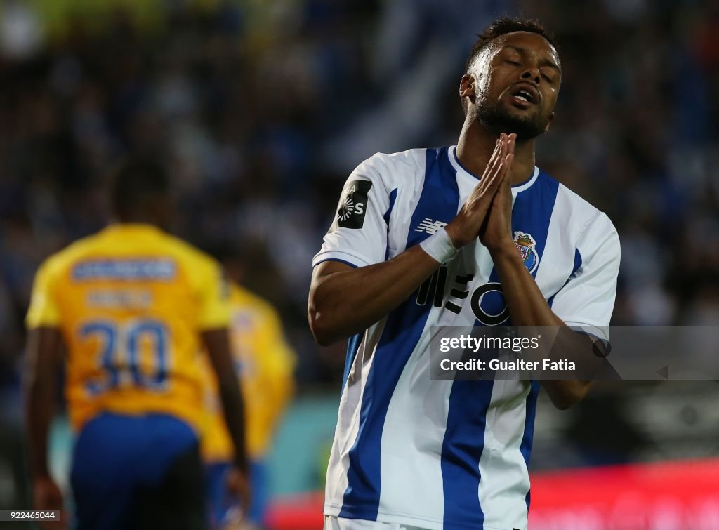 GD Estoril Praia v FC Porto - Primeira Liga