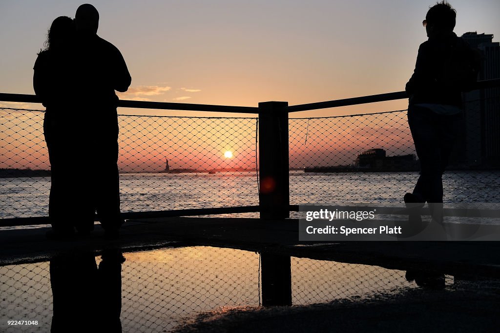 Unseasonable Warm Spell Brings Springlike Weather To New York In February