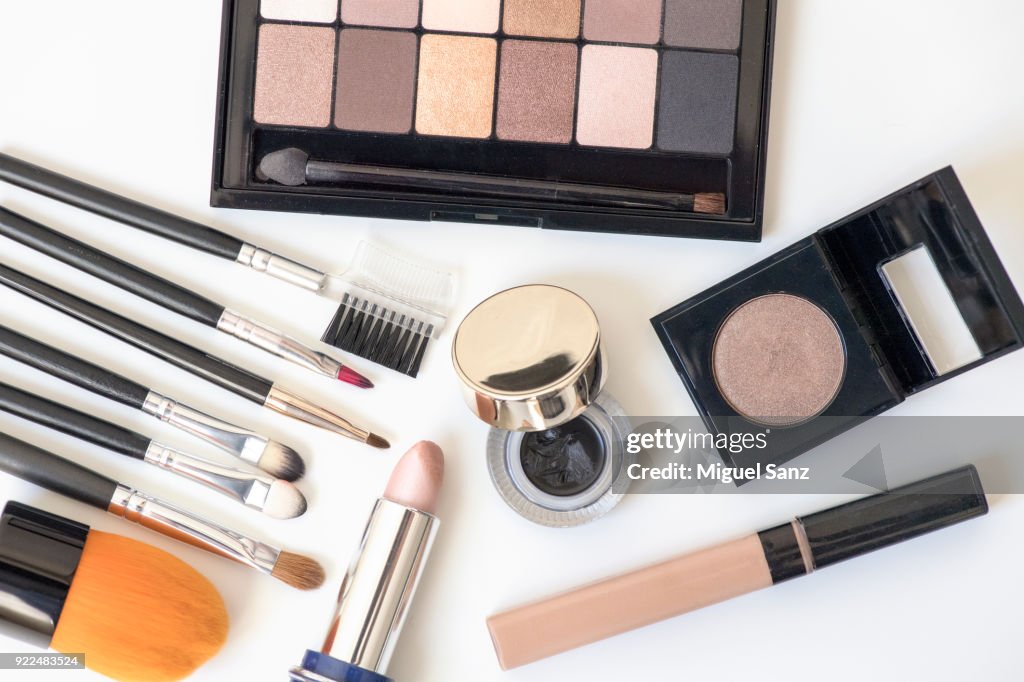 Makeup brushes, eye shadows, blushers, cosmetic