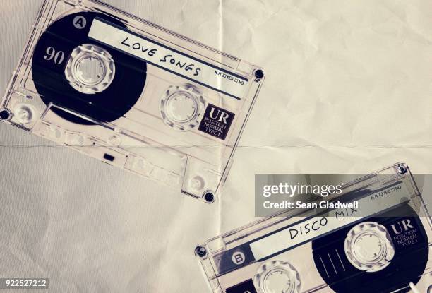 music cassettes paper backdrop - cassetta foto e immagini stock