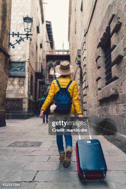 tourist with suitcase just arrived in barcelona - young traveller stock pictures, royalty-free photos & images