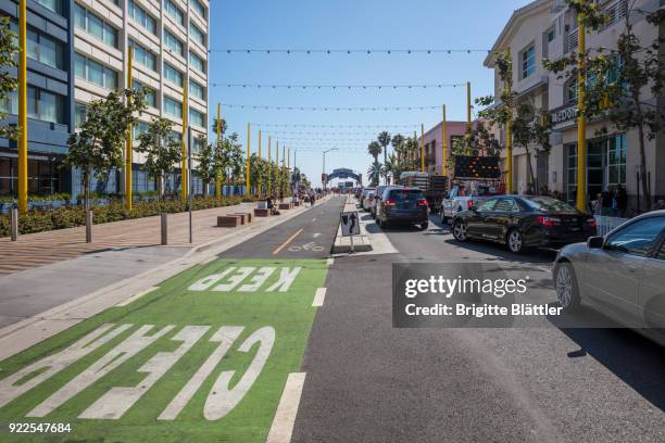 colorado avenue in santa monica, california, usa - brigitte blättler stock-fotos und bilder