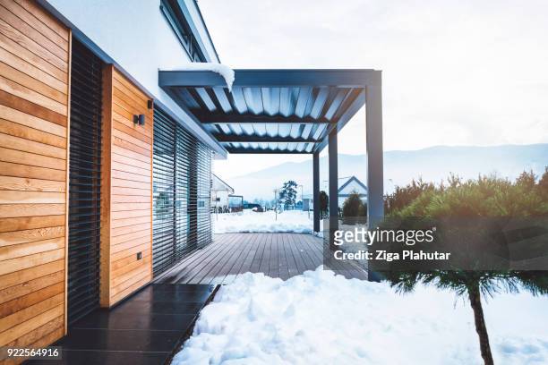 modern design is simple and everlasting - winter house stock pictures, royalty-free photos & images