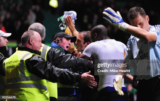 Joris Mathijsen, Guy Demel and goalkeeper Frank Rost of Hamburger SV argues with Celtic stewards at the end of the UEFA Europa League Group C match...