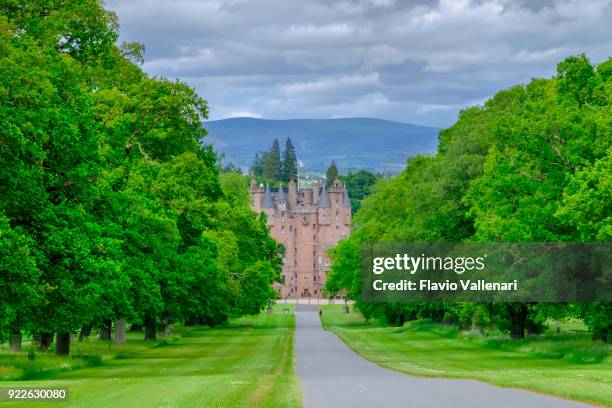 castillo glamis, escocia - glamis castle fotografías e imágenes de stock