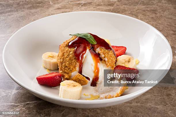 fried ice cream with banana and strawberries - 天ぷら ストックフォトと画像