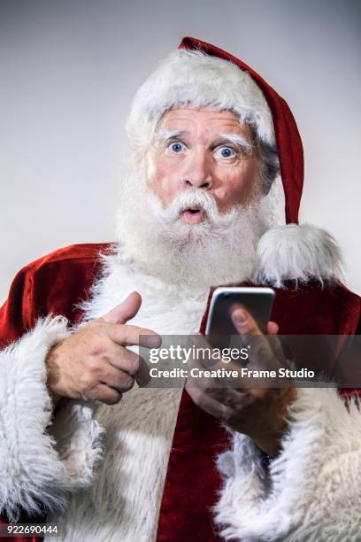 Santa Using Phone Santa Holding Cell Phone Photos and Premium High Res Pictures - Getty ...