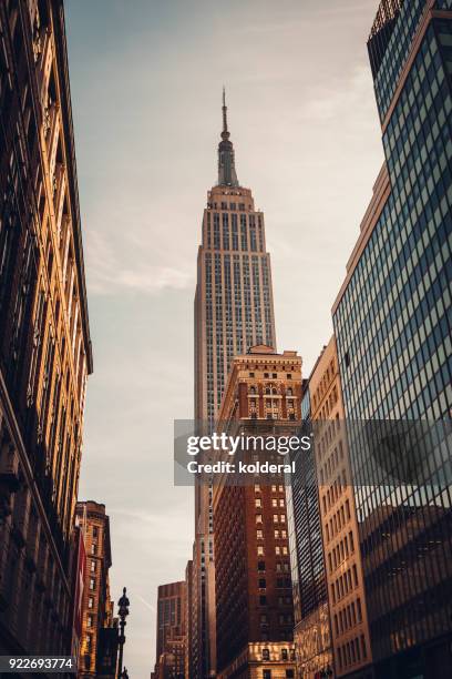 urban skyline in midtown manhattan with distant view of empire state building - park ave stock pictures, royalty-free photos & images