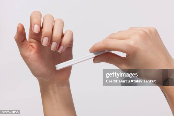 woman doing manicure - fingernail fotografías e imágenes de stock