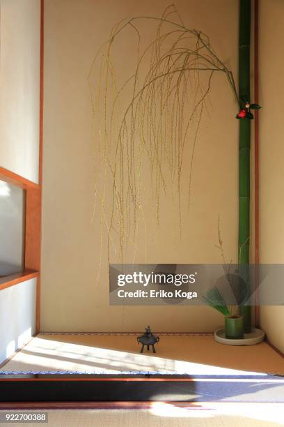 new year's decoration of alcove called tokonoma - washitsu stock pictures, royalty-free photos & images