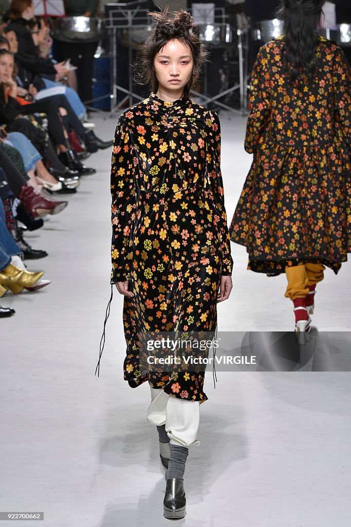 Isa Arfen - Runway - LFW February 2018