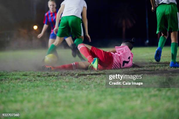 Football Rising And Falling Football Player Falling Photos and Premium High Res Pictures - Getty Images