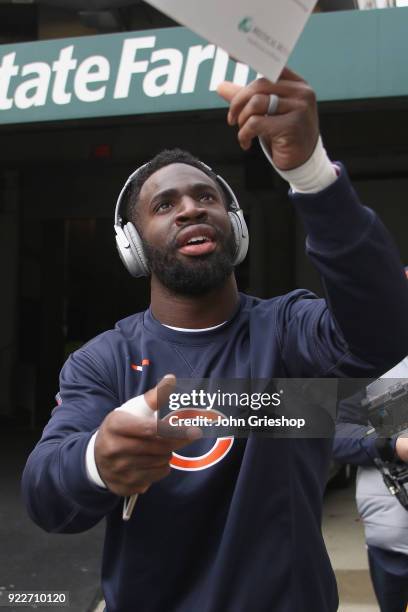 Prince Amukamara of the Chicago Bears signs autographs for the fans before the game against the Cincinnati Bengals at Paul Brown Stadium on December...