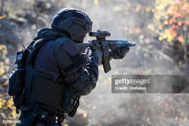 swat police officer shooting with firearm - bullet proof vest stock pictures, royalty-free photos & images