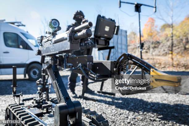 police swat officer using a mechanical arm bomb disposal robot unit - explosive ordnance disposal stock pictures, royalty-free photos & images