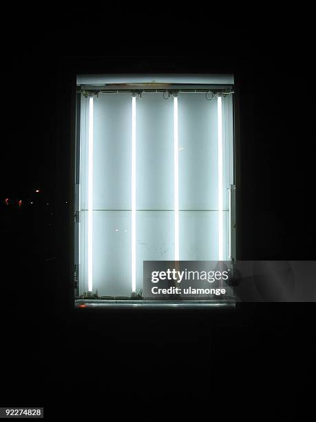 quattro luci di notte - luce fluorescente foto e immagini stock