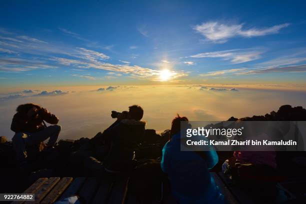 enjoying at the peak of mt fuji - chilly bin stock pictures, royalty-free photos & images