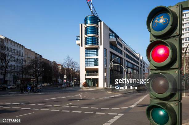 the headquarter of the german social democrats (spd) with traffic light (berlin, germany) - politische partei stock-fotos und bilder