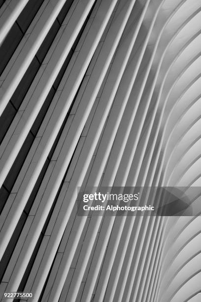 oculus interieur van het station world trade center wit - santiago calatrava stockfoto's en -beelden