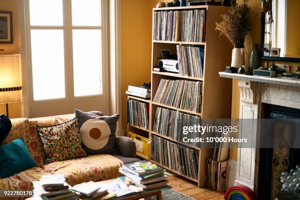 living room with record collection - bookshelf foto e immagini stock