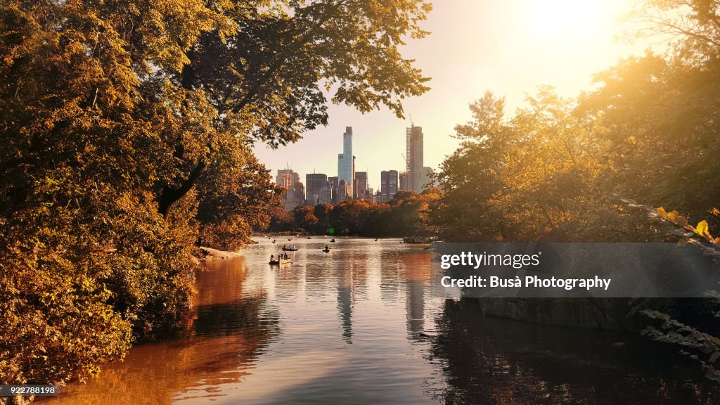 The lake at Central Park, with view of the skyscrapers of Central Park South in the background. New York City, USA